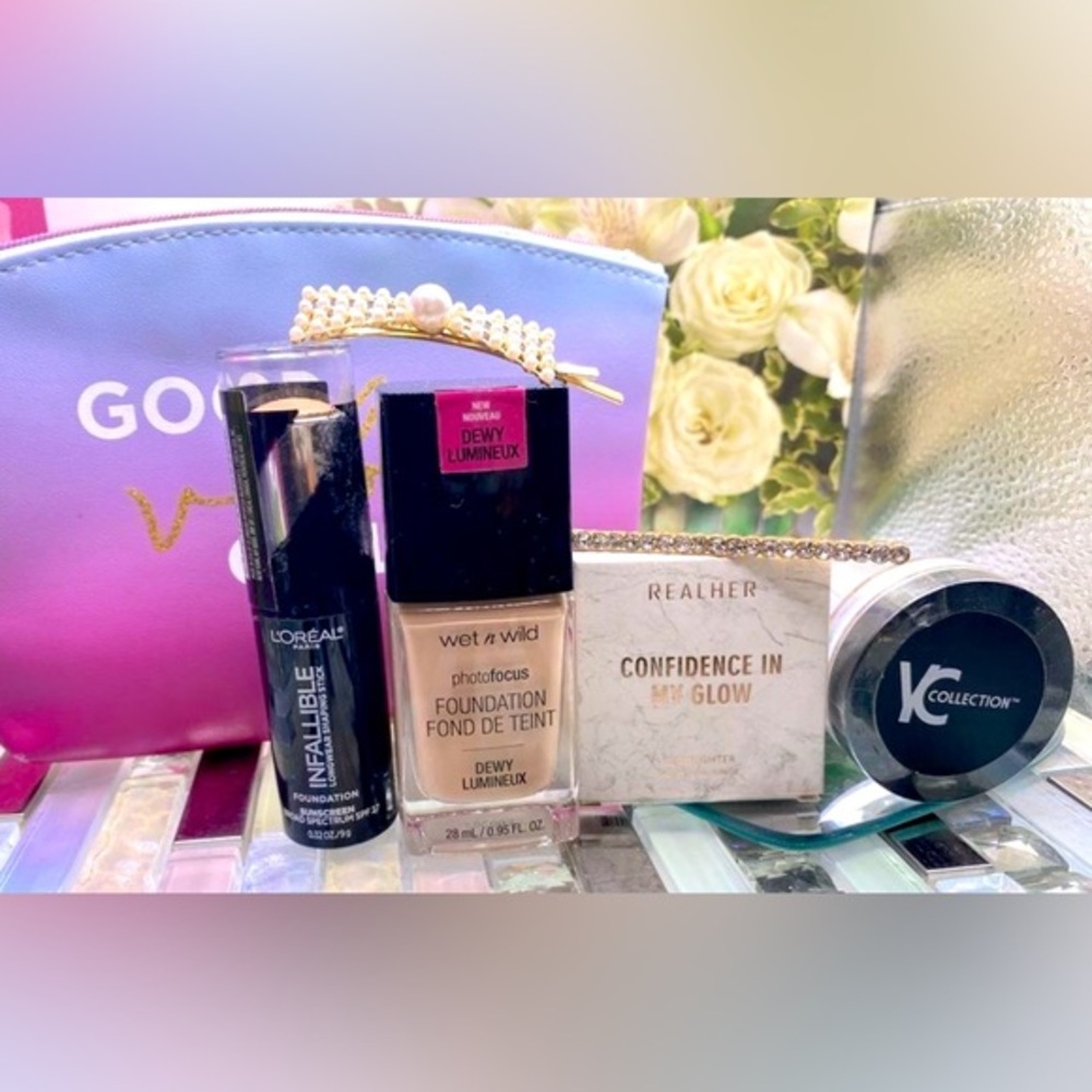 Makeup Bundle
Foundation | Highlighter | Powder & more! Free bag